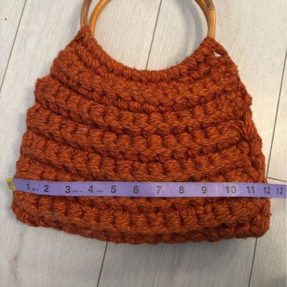 Vintage rust coloured wool knit hand bag with bamboo handles - Picture 5 of 6